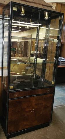 *HENREDON DISPLAY CASE: Having 2 glazed doors opening to mirrored and illuminated interior, with single drawer and double doors below.