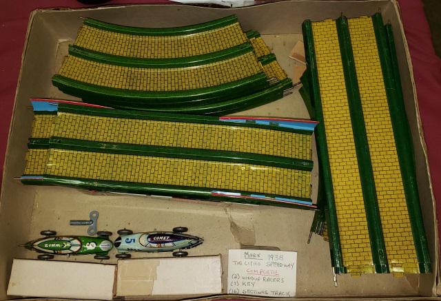 *MARX TOYS STREAMLINE SPEEDWAY (1 of 6)