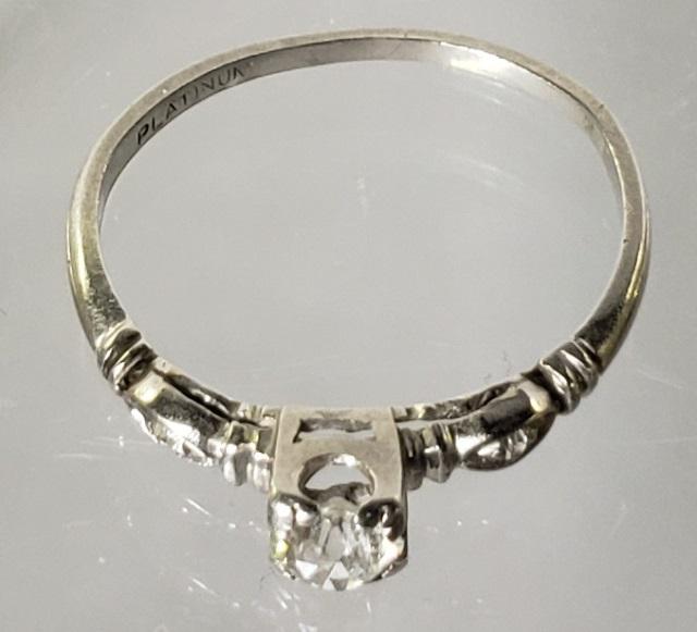 *LADIES PLATINUM & DIAMOND RING (1 of 1)