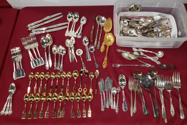 GROUP OF SILVERPLATE FLATWARE (1 of 6)