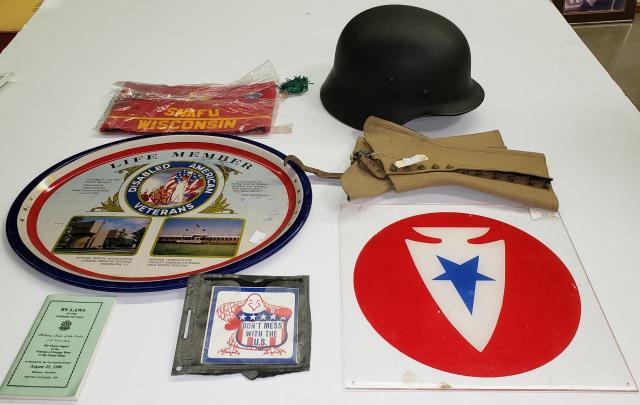 GROUP OF MILITARY ITEMS (1 of 5)