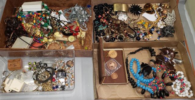 *4 GRPS OF COSTUME JEWELRY (1 of 7)
