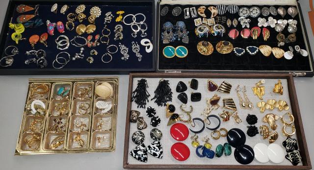 *LARGE GRP OF COSTUME JEWELRY (1 of 5)