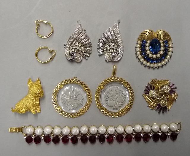 GROUP OF TRIFARI JEWELRY: Bracelet, pins, etc.