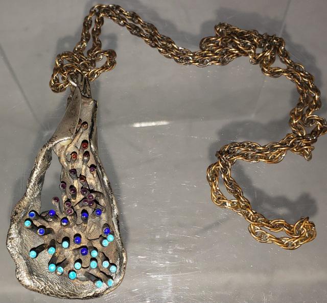 STERLING SILVER PENDANT: Signed indistinctly (Possibly Eva Storm), height 3 3/8", with chain.
