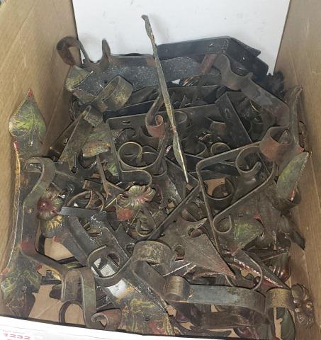 GROUP OF METAL CURTAIN BRACKETS: Metal curtain brackets.