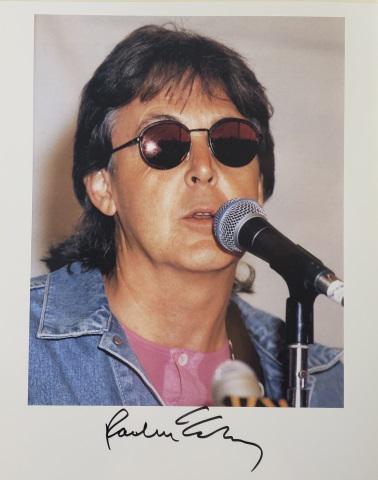 PAUL MCCARTNEY AUTOGRAPHED PHOTO (1 of 3)