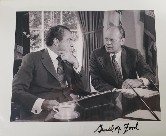 GERALD FORD AUTOGRAPHED PHOTO (1 of 3)