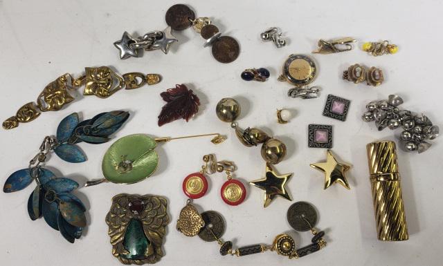 GROUP OF VINTAGE JEWELRY (1 of 3)
