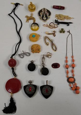 GROUP OF VINTAGE JEWELRY (1 of 6)
