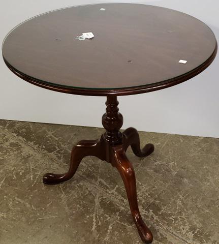 GEORGIAN STYLE SIDE TABLE (1 of 3)