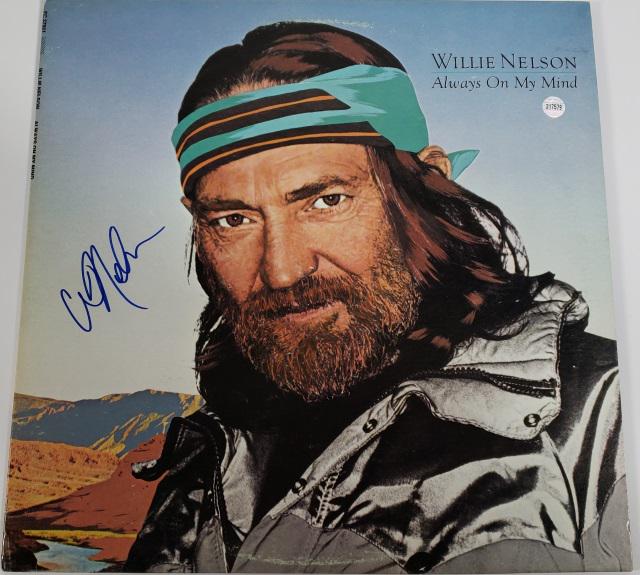 WILLIE NELSON AUTOGRAPHED ALBUM COVER (1 of 4)