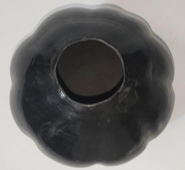 DONA ROSA BLACK POTTERY BOWL (1 of 4)