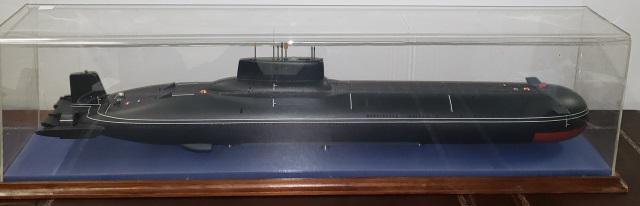 SUBMARINE MODEL: Black submarine model, approximate length 33", housed in acrylic display, display height 9 1/4", length 36 5/8", depth 7 7/8".