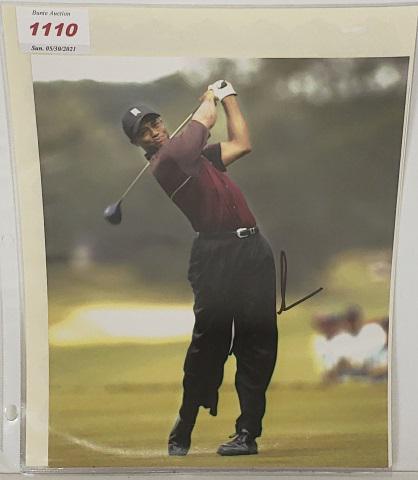 TIGER WOODS AUTOGRAPHED PHOTO (1 of 4)
