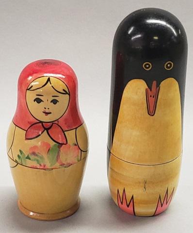 2 RUSSIAN NESTING DOLLS (1 of 3)