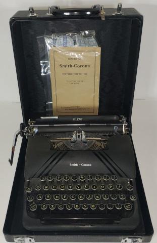 SMITH-CORONA TYPEWRITER (1 of 4)