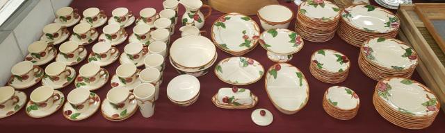 SET OF FRANCISCANWARE DINNERWARE (1 of 4)