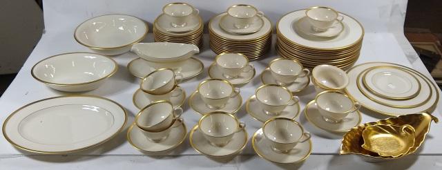 SET OF PICKARD DINNERWARE (1 of 4)