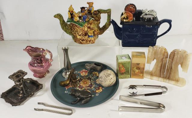 GROUP: 2 figural teapots depicting stove and tree trunk with bear family, onyx marble bookends, lusterware creamer, bud vase, etc.