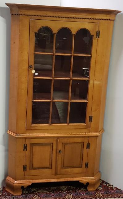 19TH C. AMERICAN TIGER MAPLE CORNER CUPBOARD: 19th century American tiger maple 2-piece corner cupboard , circa 1820, upper section having single door with 12 glass panels, opening to 3 shelves, lower section having double doors, opening to 1 she