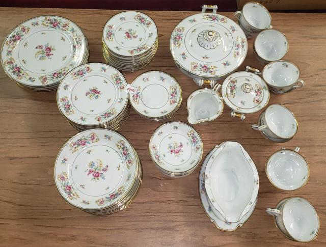 GROUP OF DINNERWARE: SGK China, made in Occupied Japan, 5 dinner plates, approximate diameter 10", 11 soup bowls, diameter 7 3/4", 11 salad plates, diameter 7 1/2", 11 bread plates, diameter 6 1/2", 12 fruit bowls, diamet