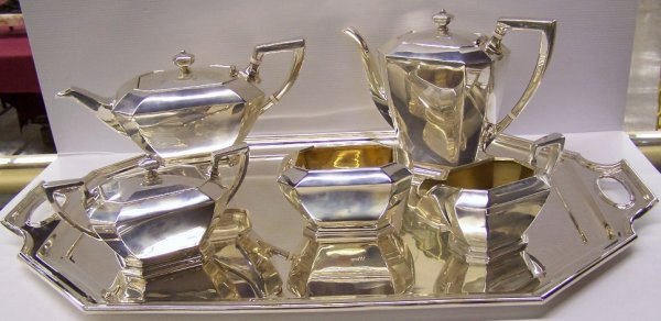 ***GORHAM SIX PIECE STERLING SILVER TEA AND COFFE: ***GORHAM SIX PIECE STERLING SILVER TEA AND COFFEE SERVICE| "Fairfax" pattern, comprising teapot, coffee pot, creamer, 2-handled covered sugar, spill and 2-handled tray, approximate weight 160 troy ou