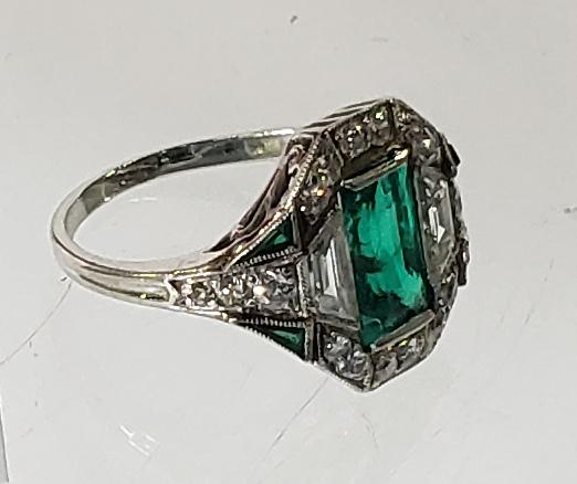 LADIES 18K GOLD, DIAMOND & EMERALD RING (1 of 7)