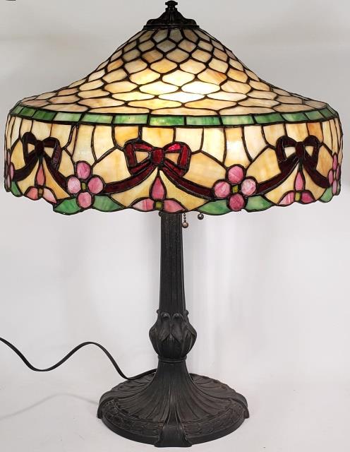 CHICAGO MOSAIC STAINED LEADED GLASS LAMP (1 of 13)