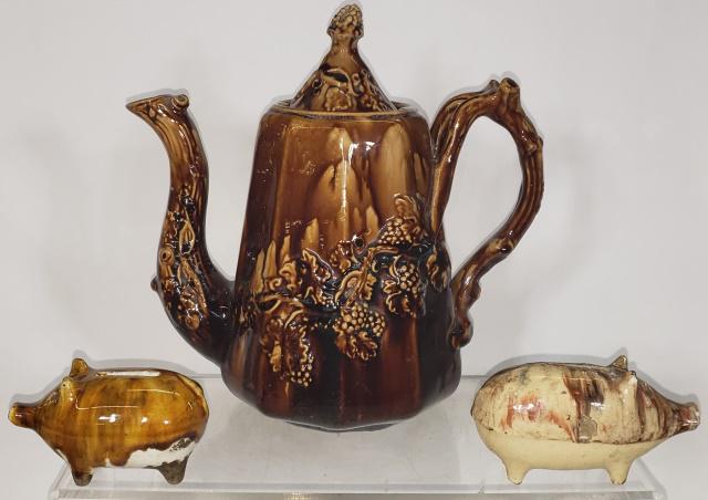 BENNINGTON WARE PITCHER (1 of 7)