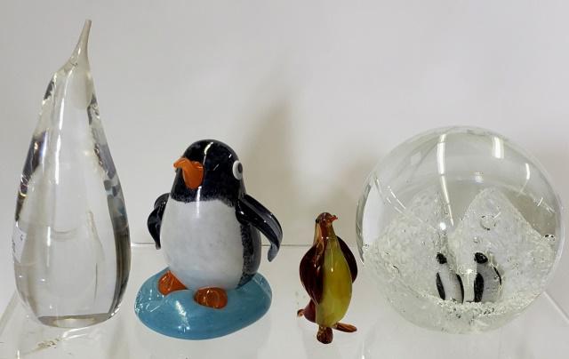 4 ART GLASS PENGUINS: 1 Venetian, 1 Kosta, amber glass and 1 paperweight, tallest 6".