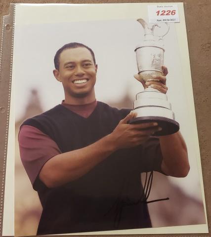 TIGER WOODS AUTOGRAPHED PHOTO (1 of 3)