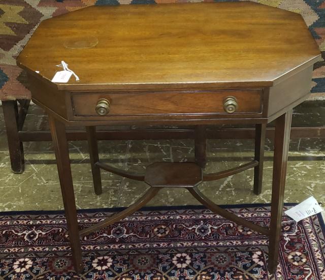 KITTINGER MAHOGANY LAMP TABLE (1 of 3)