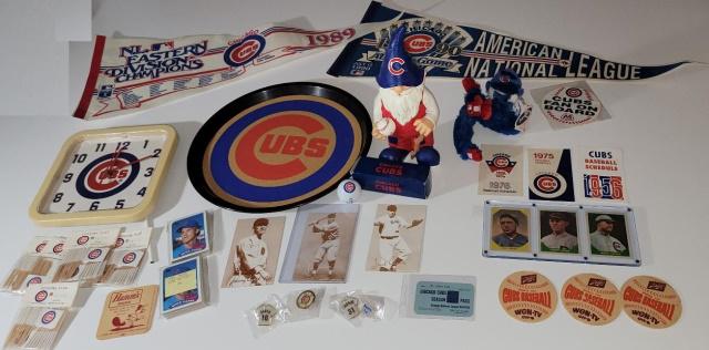GROUP OF CHICAGO CUBS COLLECTIBLES (1 of 7)