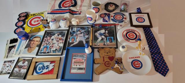 GROUP OF CHICAGO CUBS COLLECTIBLES (1 of 11)