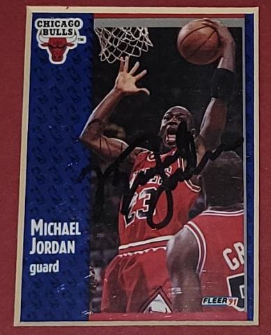 MICHAEL JORDAN AUTOGRAPHED CARD (1 of 2)