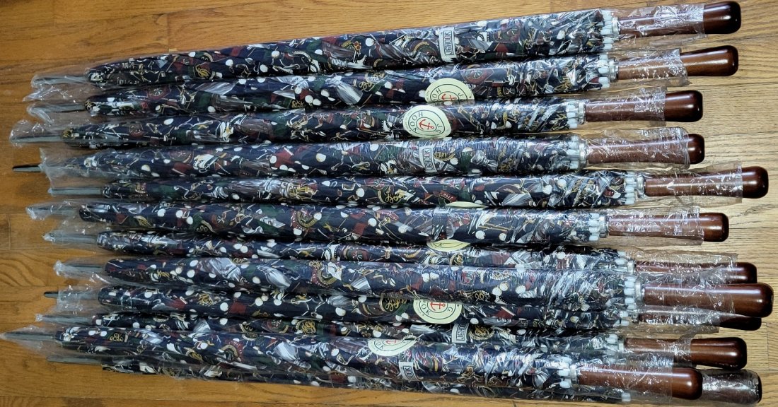 GROUP OF 12 NEW GOLF UMBRELLAS: Having golf design, made by J.G. Hook