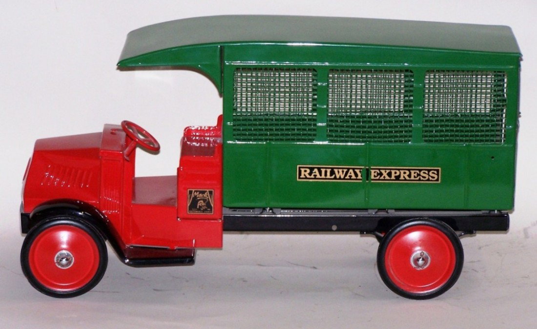 ***STEELCRAFT MACK RAILWAY EXPRESS TRUCK
