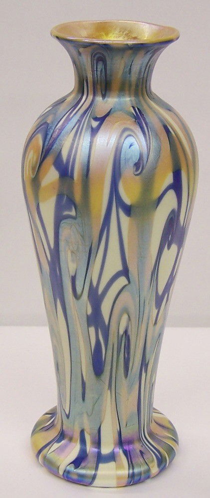 ***DURAND ART GLASS VASE: ''King Tut'' pattern, approximate height 9 5/8''.