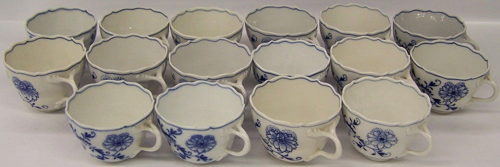***SET OF SIXTEEN MEISSEN PORCELAIN BLUE ONION CU: All having Meissen blue crossed swords mark on base.