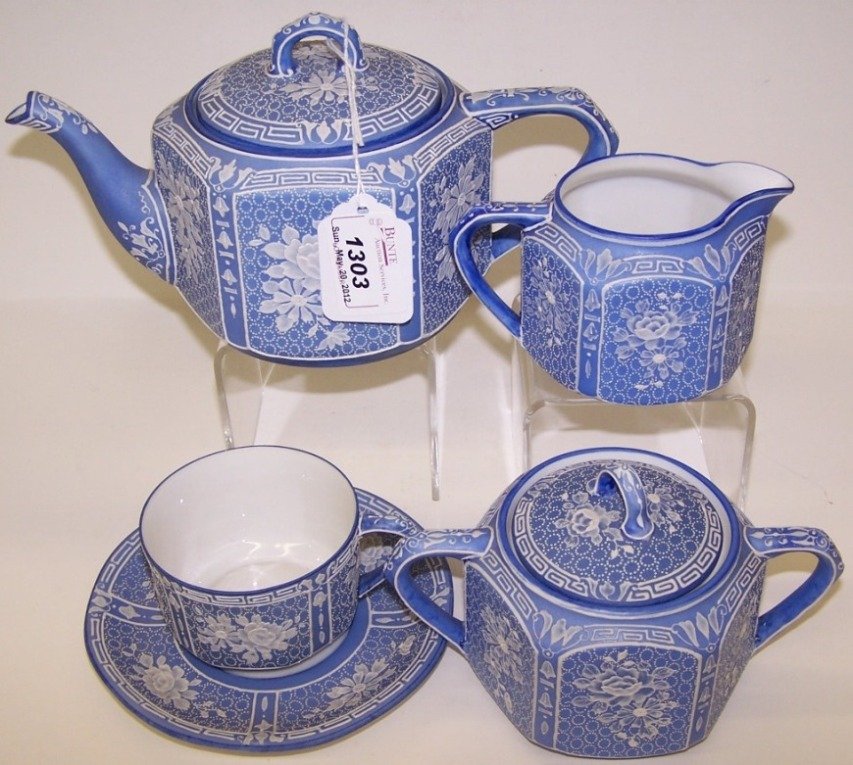 ***NIPPON PORCELAIN TEA SERVICE: Wedgwood style, comprising teapot, covered sugar, creamer, 6 cups and 6 saucers.