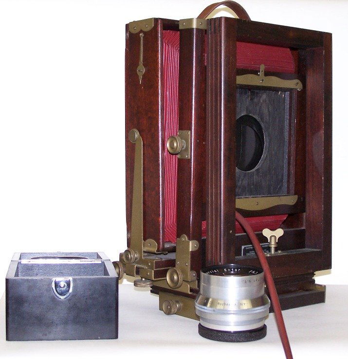 EASTMAN KODAK BELLOWS CAMERA: Enclosed in fitted case, complete with F:6.3 14 in. commercial Ektar lens, serial # E0223.
