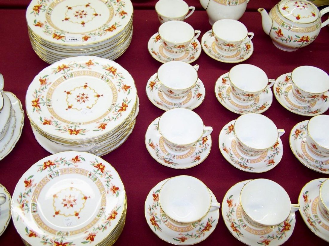 ***SET OF ROYAL WORCESTER DINNERWARE: ''Chamberlain'' pattern, 12 dinner plates, approximate diameter 11'', 12 luncheon plates, diameter 9 1/2'', 10 salad plates, diameter 8'', 12 fruit bowls, diameter 5 1/2'', 6 bread plates, diameter 6 