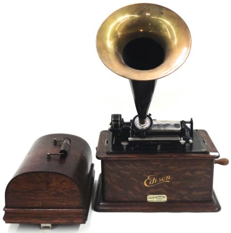 *EDISON STANDARD CYLINDER PHONOGRAPH: SN-633473, enclosed in domical oak case. CONDITION: Good. Estimate $ 200-400