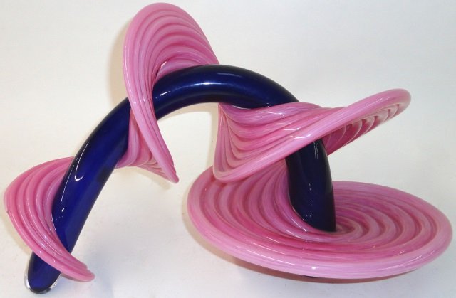 KELLY, THOMAS VITRIX HEECHEE ART GLASS CENTERPIECE: In pink and cobalt, approximate height 9".