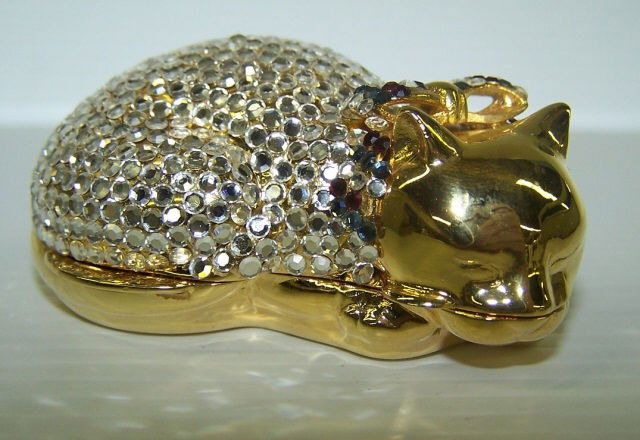 *JUDITH LEIBER TRINKET BOX: Sleeping cat, approximate height 1".