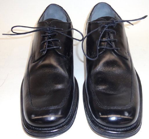 *JON CRYER AUTOGRAPHED KENNETH COLE DRESS SHOES: Worn to 2006 Emmys and signed Jon Cryer (originally sold for charity organization Clothes Off Our Back).