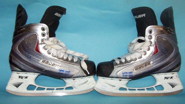 *JONATHAN TOEWS AUTOGRAPHED ICE HOCKEY SKATES: Worn and signed by Jonathan Toews.