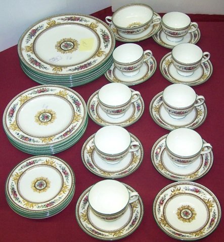 *SET OF WEDGWOOD DINNERWARE: "Columbia" pattern, 8 dinner plates, approximate diameter 10 3/4", 8 salad plates, diameter 8", 8 bread plates, diameter 6", 8 cups with 8 saucers, cream soup with underdish.
