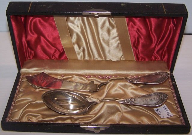 STERLING SILVER FRUIT/DESSERT SET: Knife and spoon enclosed in fitted case, approximate weight 1.6 troy ounces.